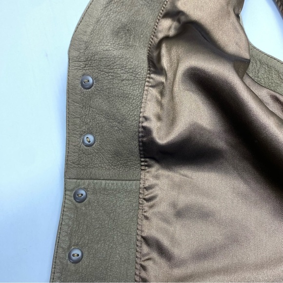 Eddie Bauer Men’s Brown Leather Vest LG Pockets Back Buckle Button Front - Picture 4 of 15